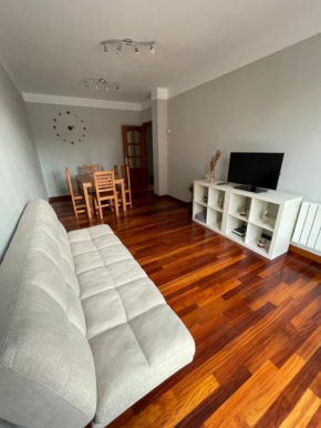 Apartamento con terraza en playa san Juan de la Canal cerca de Santander